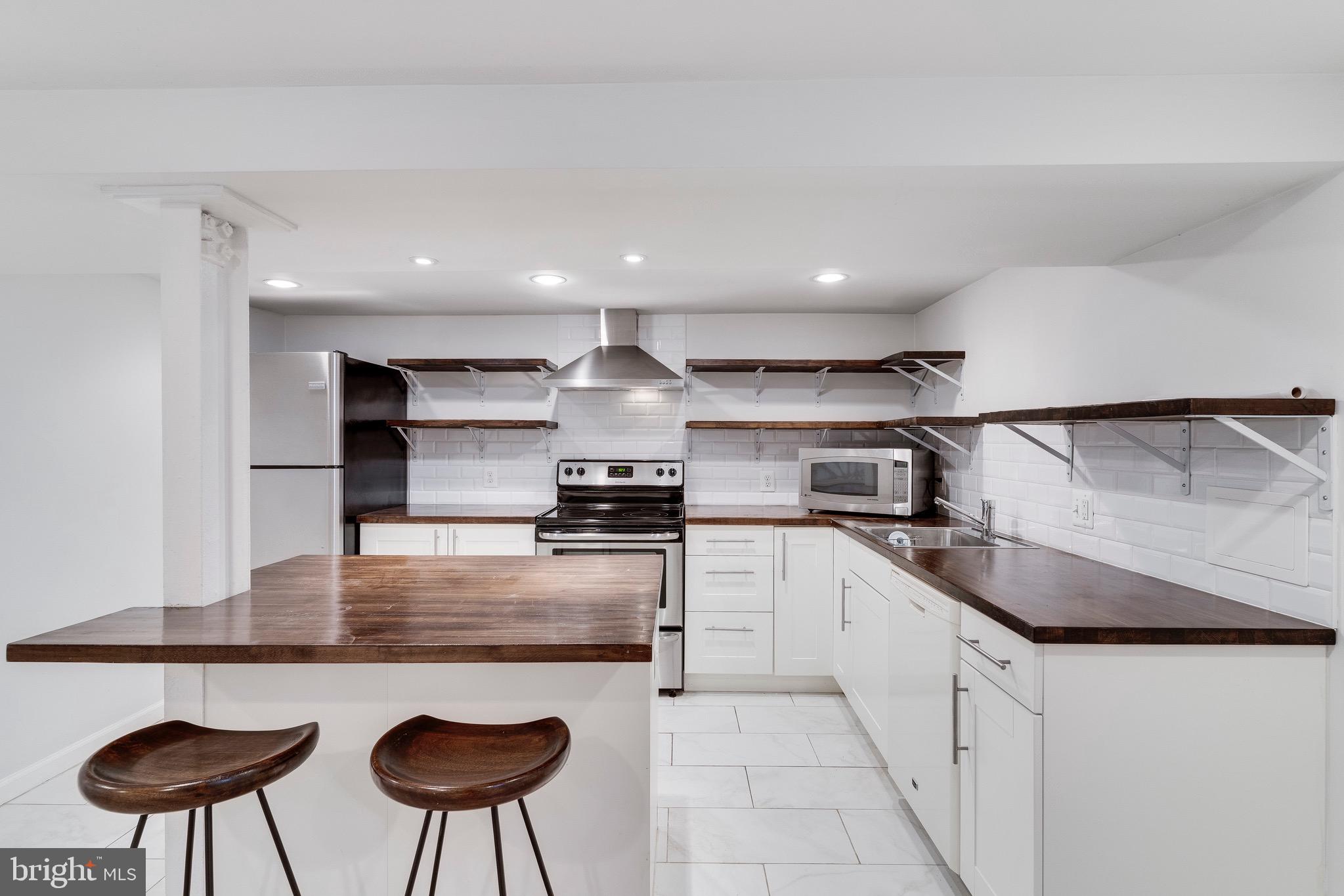 710 Columbia Road Northwest, Unit B Washington, DC 20001 - Photo 4 of 13