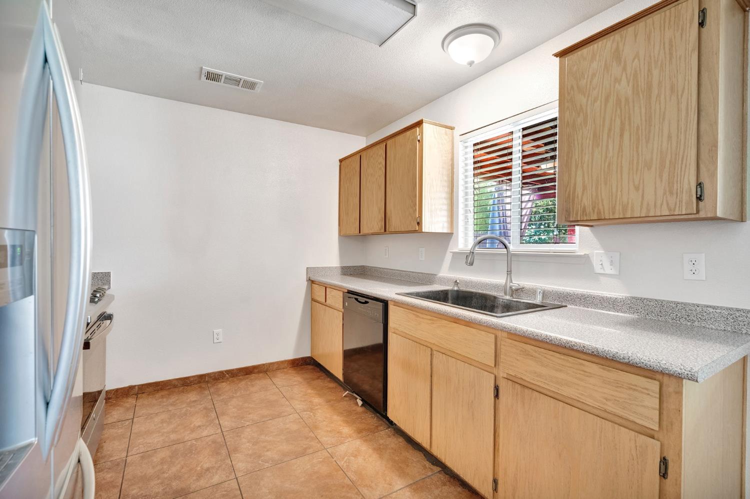 1350 East Jefferson Circle Reedley, CA 93654 - Photo 11 of 31