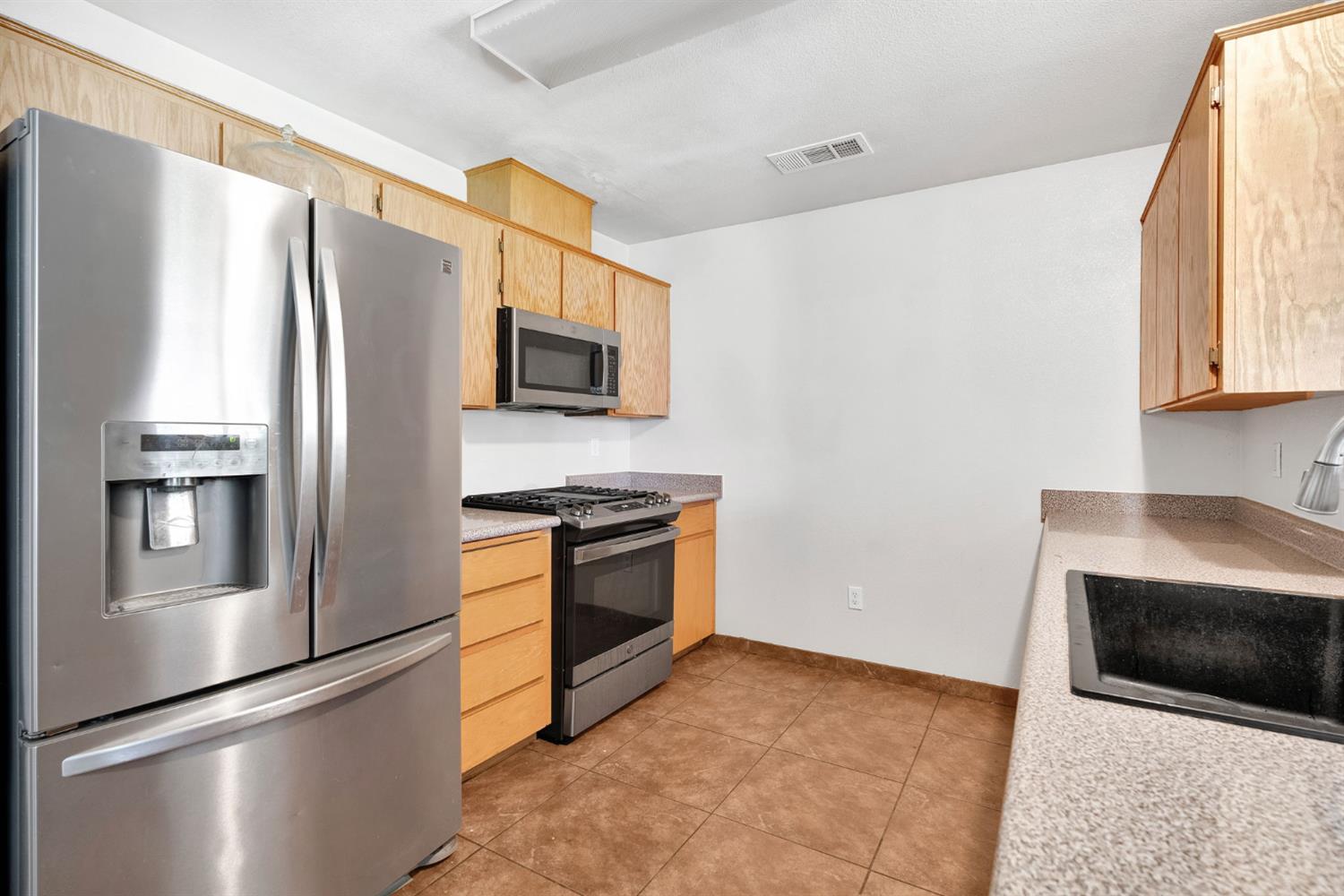 1350 East Jefferson Circle Reedley, CA 93654 - Photo 12 of 31