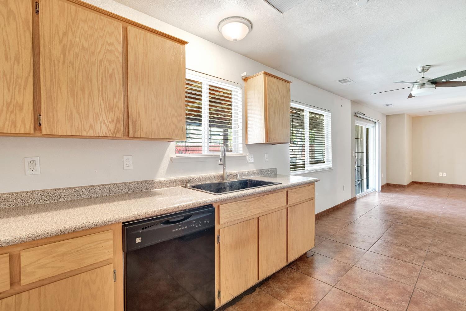 1350 East Jefferson Circle Reedley, CA 93654 - Photo 14 of 31