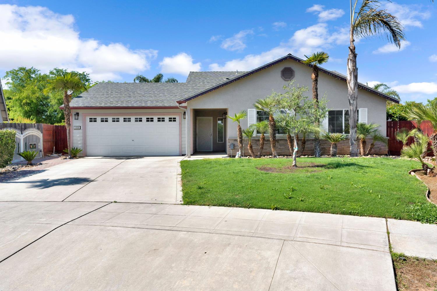 1350 East Jefferson Circle Reedley, CA 93654 - Photo 2 of 31