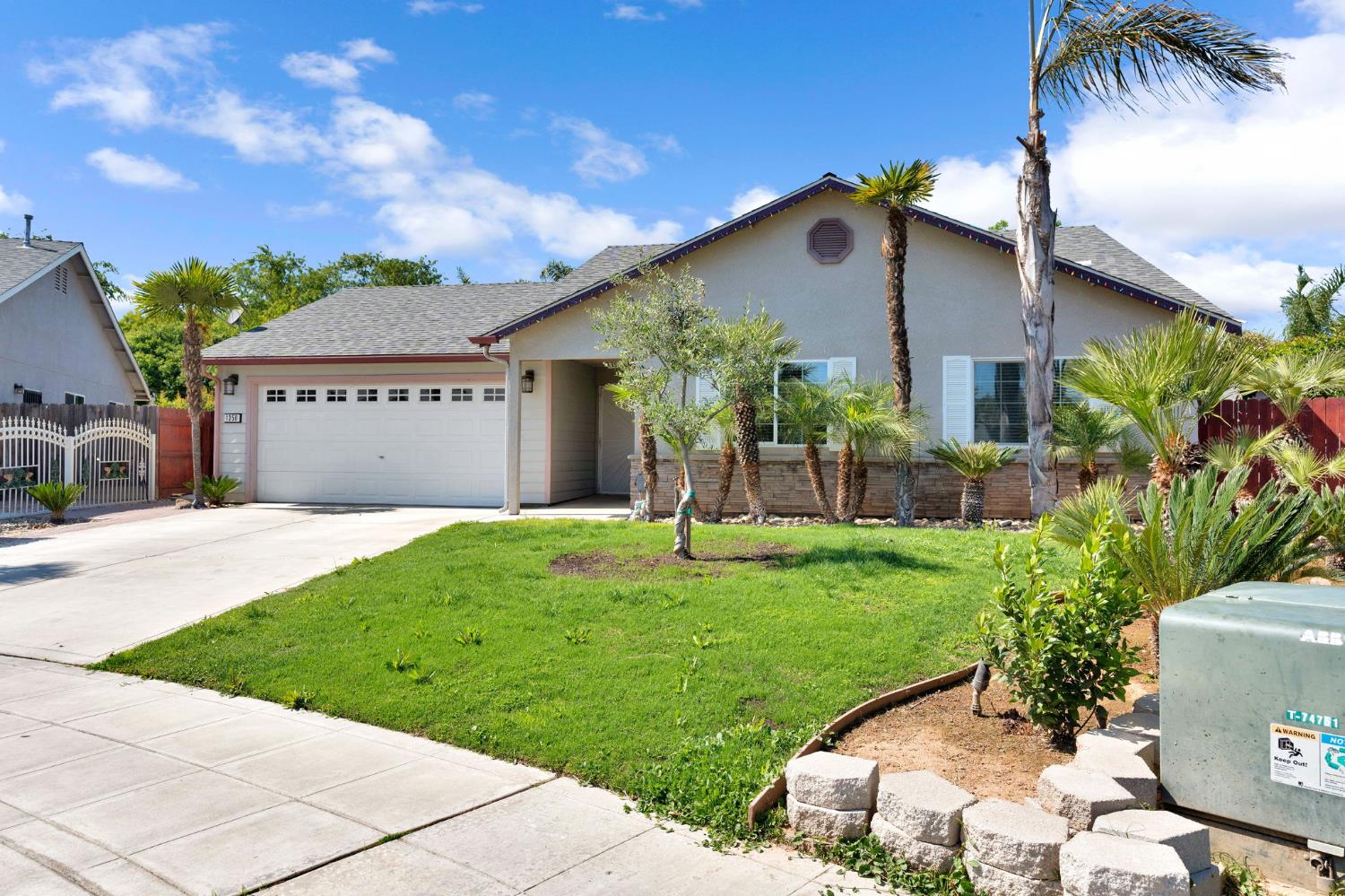 1350 East Jefferson Circle Reedley, CA 93654 - Photo 3 of 31