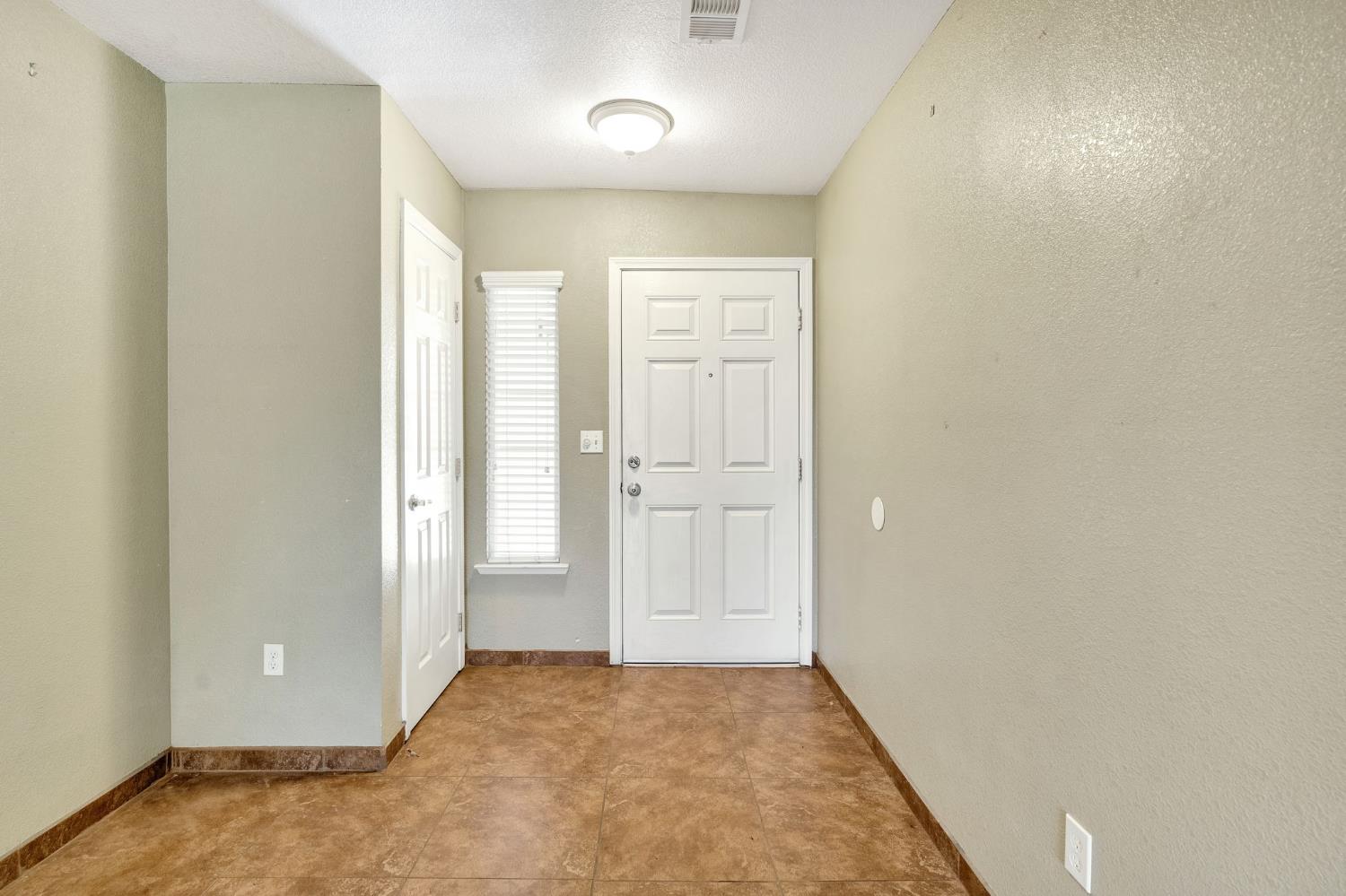 1350 East Jefferson Circle Reedley, CA 93654 - Photo 6 of 31