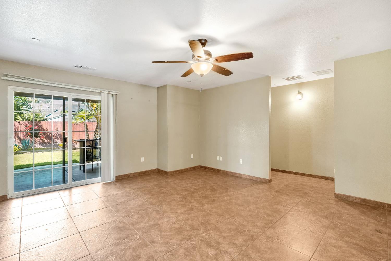 1350 East Jefferson Circle Reedley, CA 93654 - Photo 7 of 31