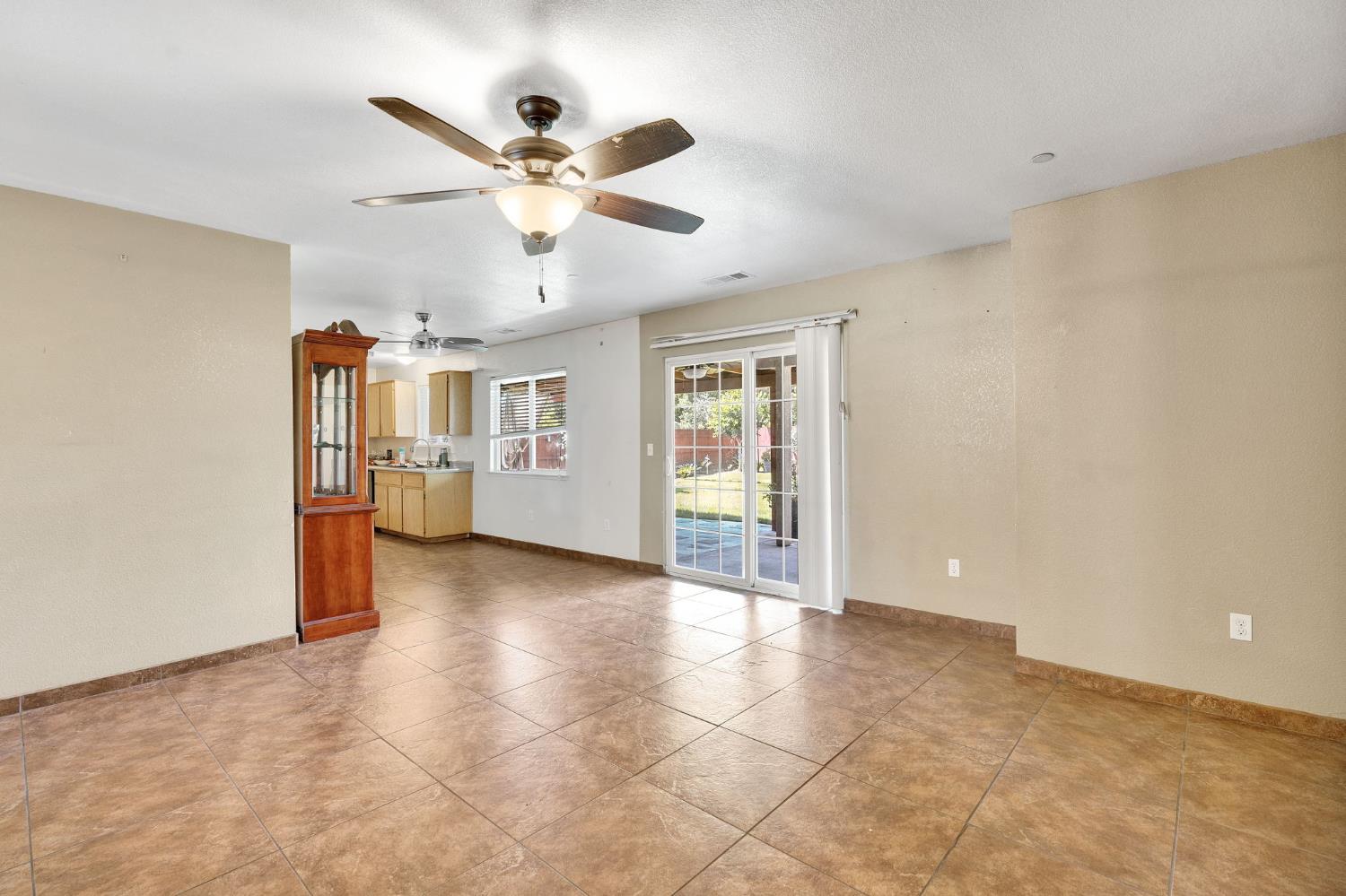 1350 East Jefferson Circle Reedley, CA 93654 - Photo 8 of 31