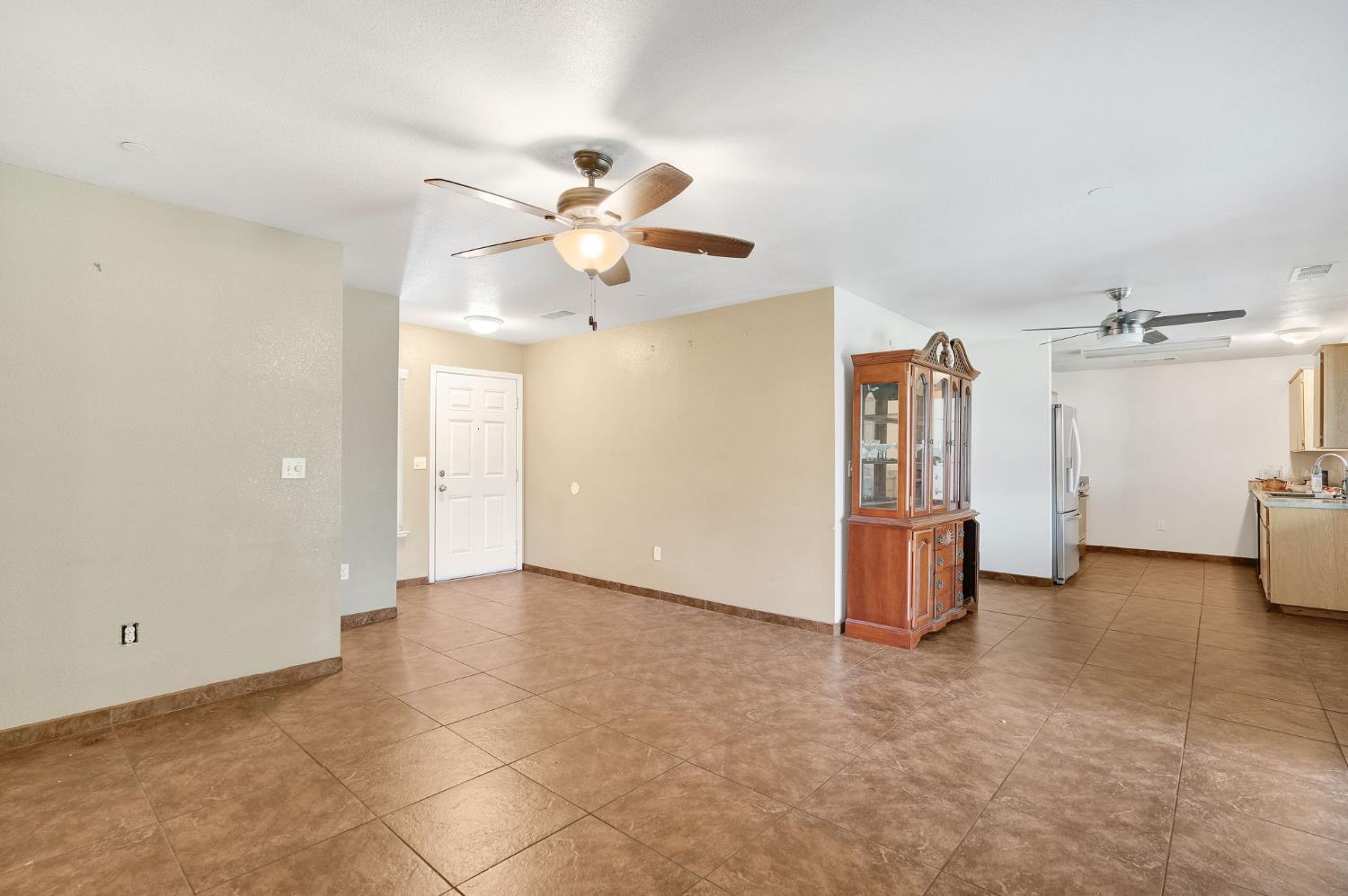 1350 East Jefferson Circle Reedley, CA 93654 - Photo 9 of 31