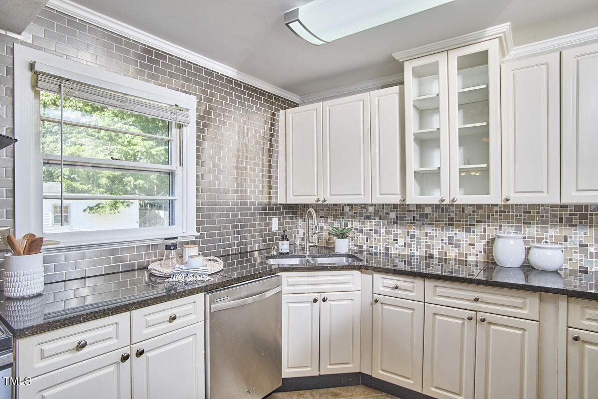2616 Kirk Road Durham, NC 27705 - Photo 14 of 36 050