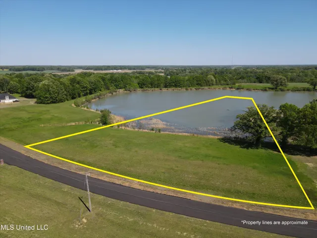 $100,000 | 8 Como Trace Drive, Senatobia, MS 38668