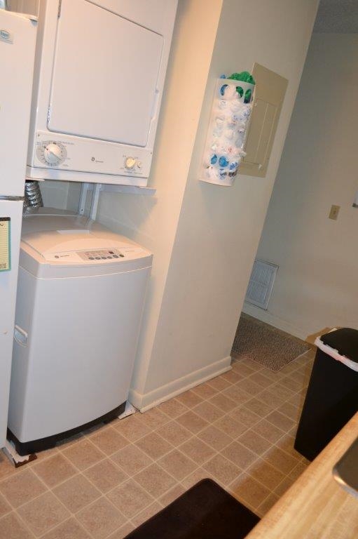 1372 Hunters Road, Unit B Harrisonburg, VA 22801 - Photo 9 of 22 a view of washer and dryer