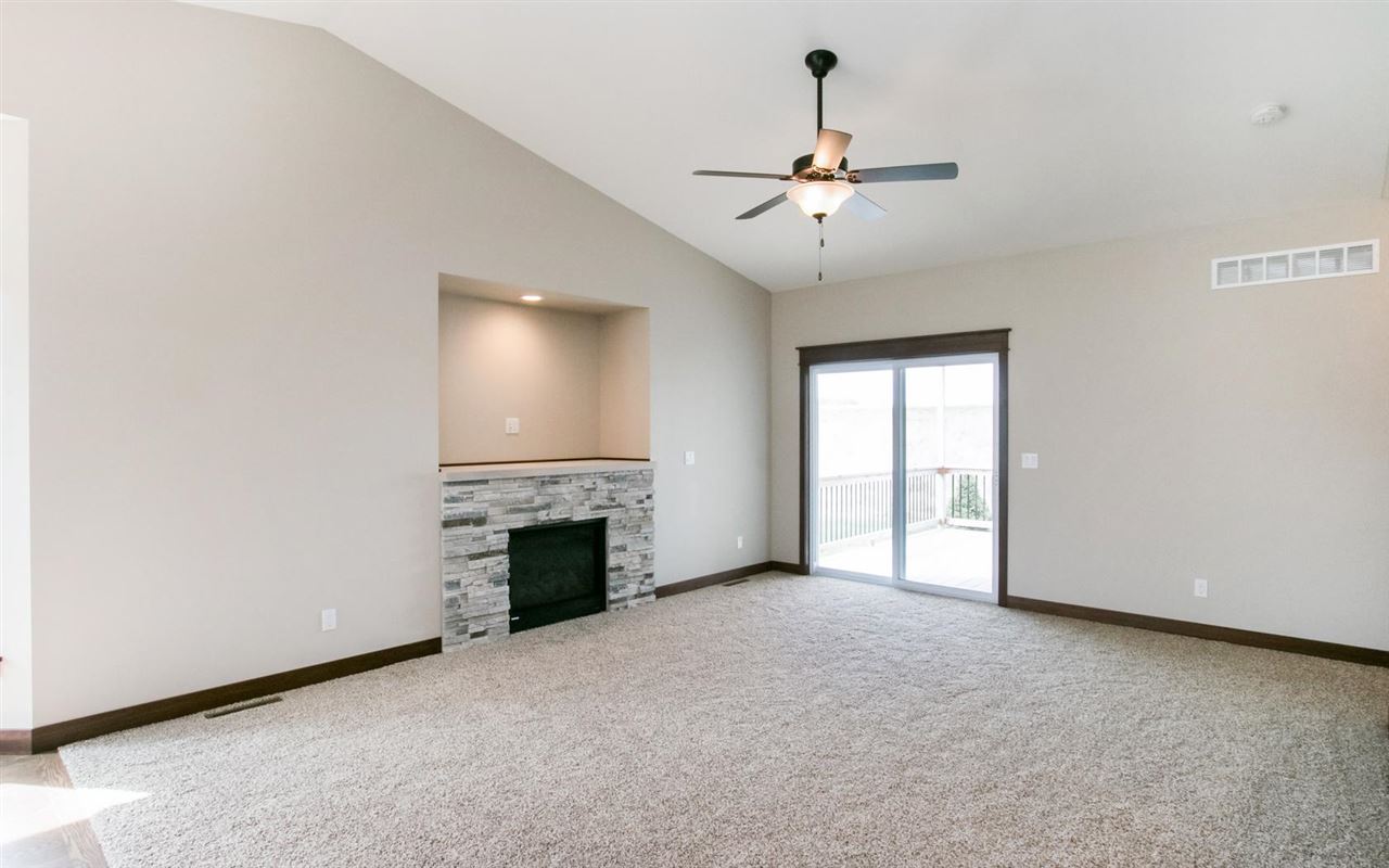 410 Ridge View Court Fairfax, IA 52228 - Photo 6 of 24 Gallery Image 6