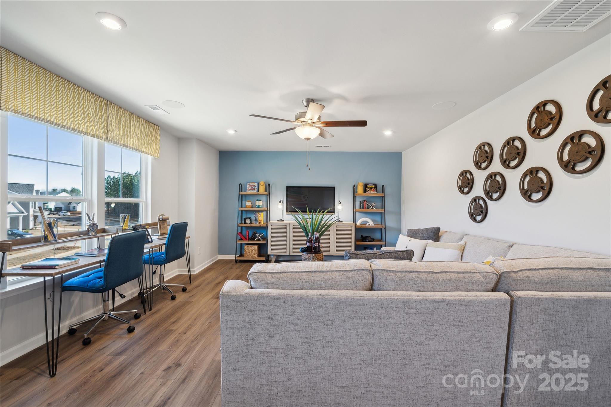 6514 Alanbrook Road Charlotte, NC 28215 - Photo 33 of 36 a living room with furniture and a large window