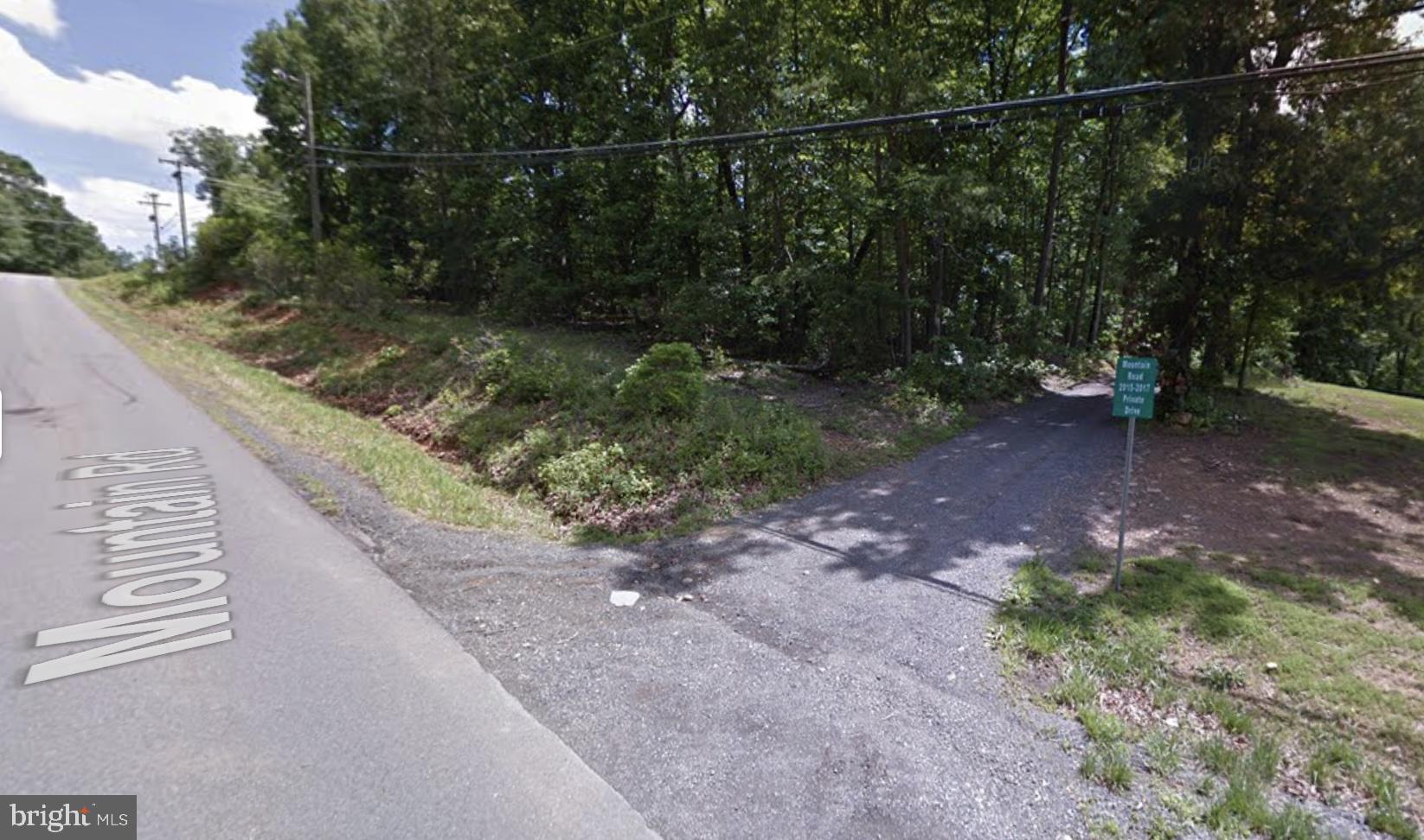 2001 Mountain Road Haymarket, VA 20169 - Photo 4 of 7 a view of a yard with wooden fence