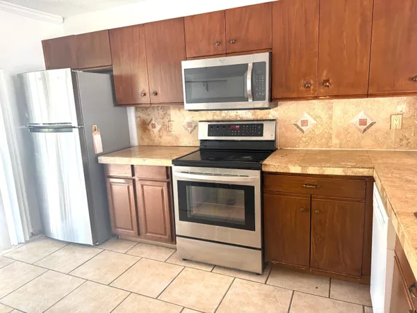 $1,990 | 795 Crystal Lake Drive, Unit 795, Deerfield Beach, FL 33064