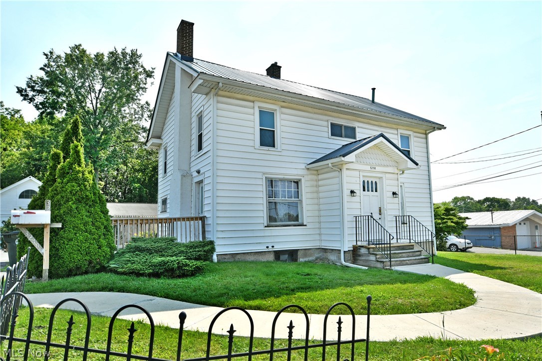 3238 Youngstown Road Southeast Warren, OH 44484 - Photo 2 of 39