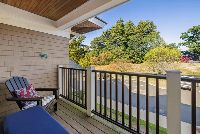 $575,000 | 100 Shepard's Cove Road, Unit F204, Kittery, ME 03904