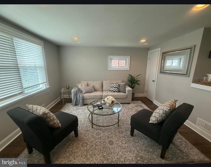 615 47th Street Baltimore, MD 21224 - Photo 8 of 33