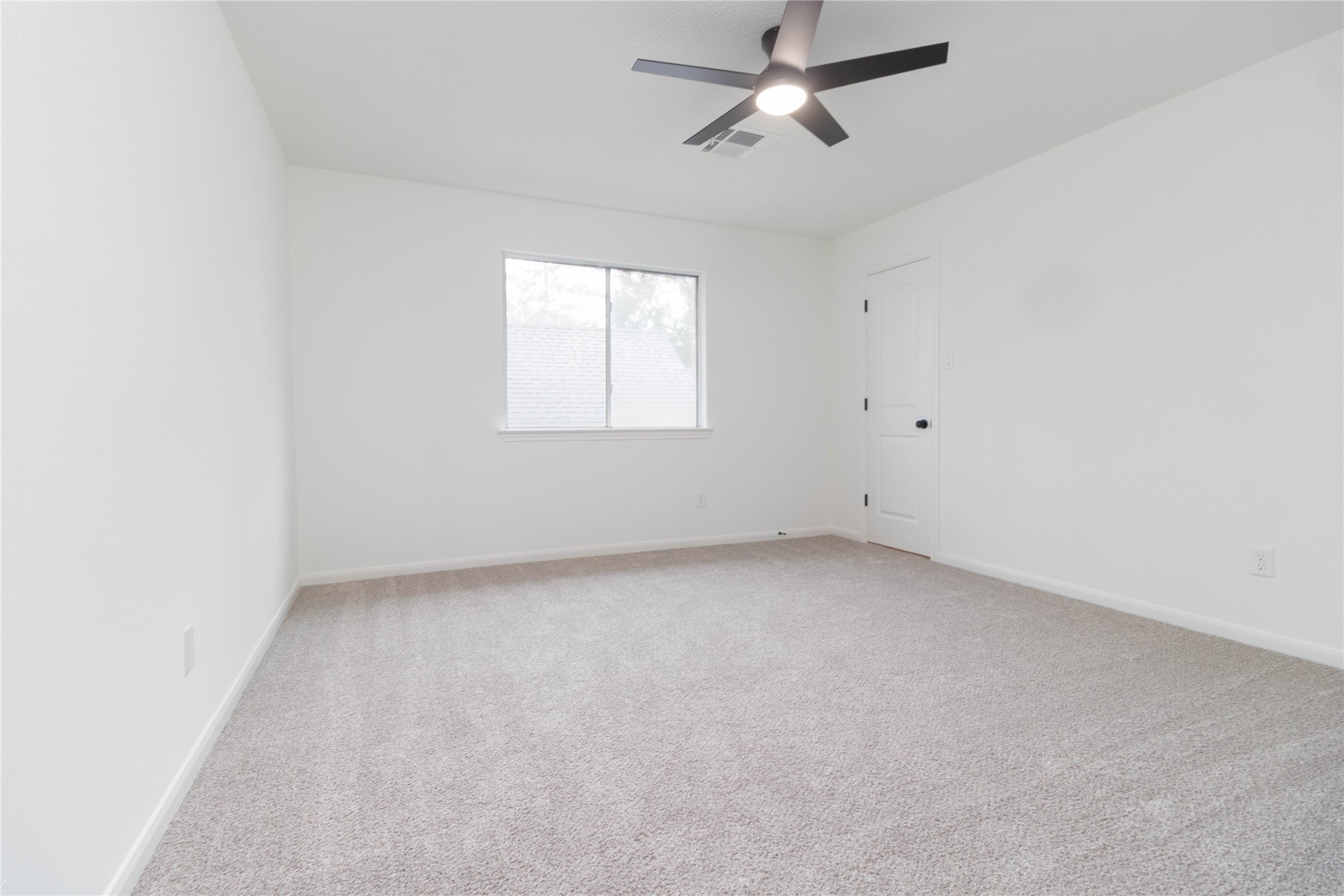 415 Binnacle Way Crosby, TX 77532 - Photo 25 of 50 an empty room with a window