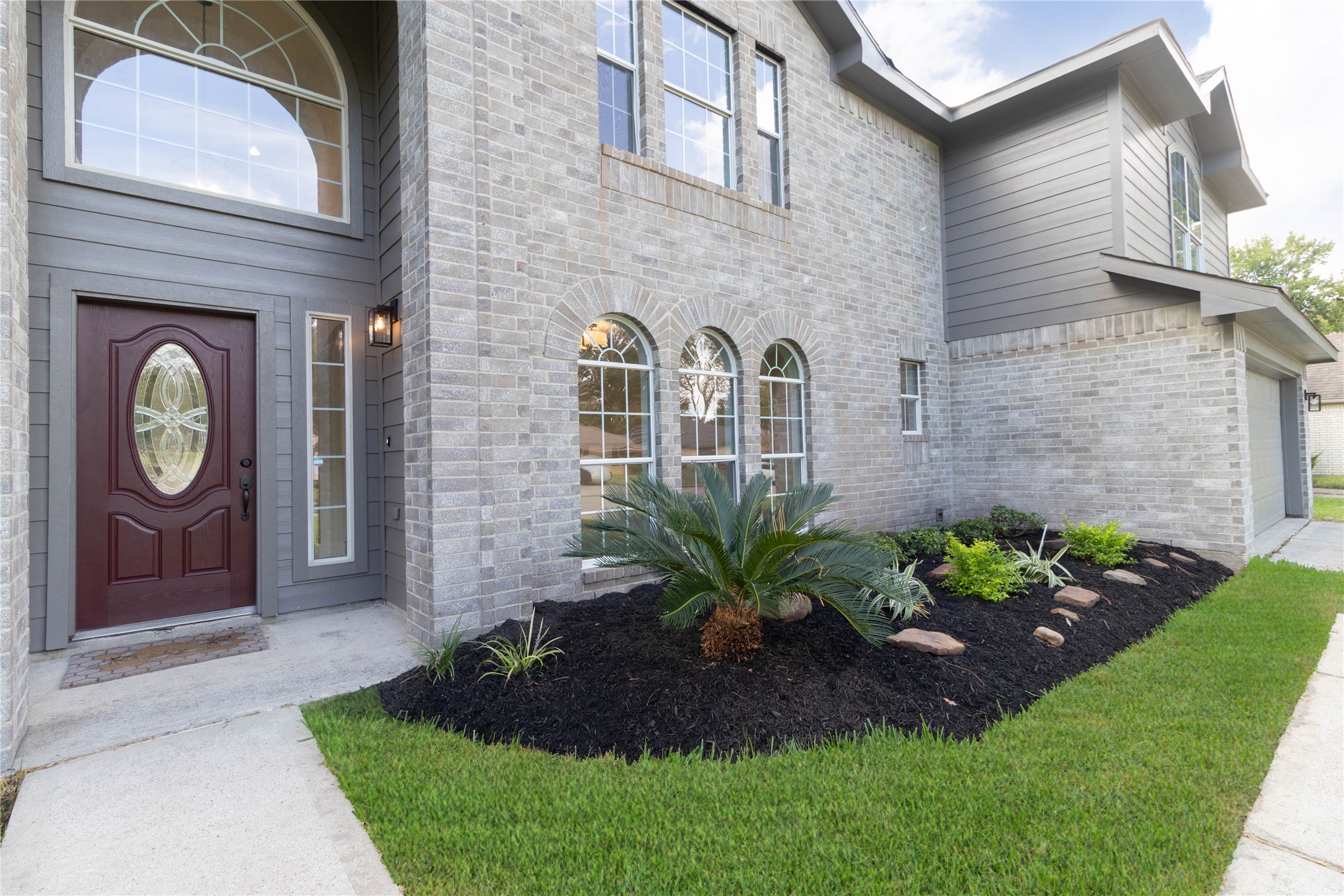 415 Binnacle Way Crosby, TX 77532 - Photo 4 of 50 a front view of a house with garden