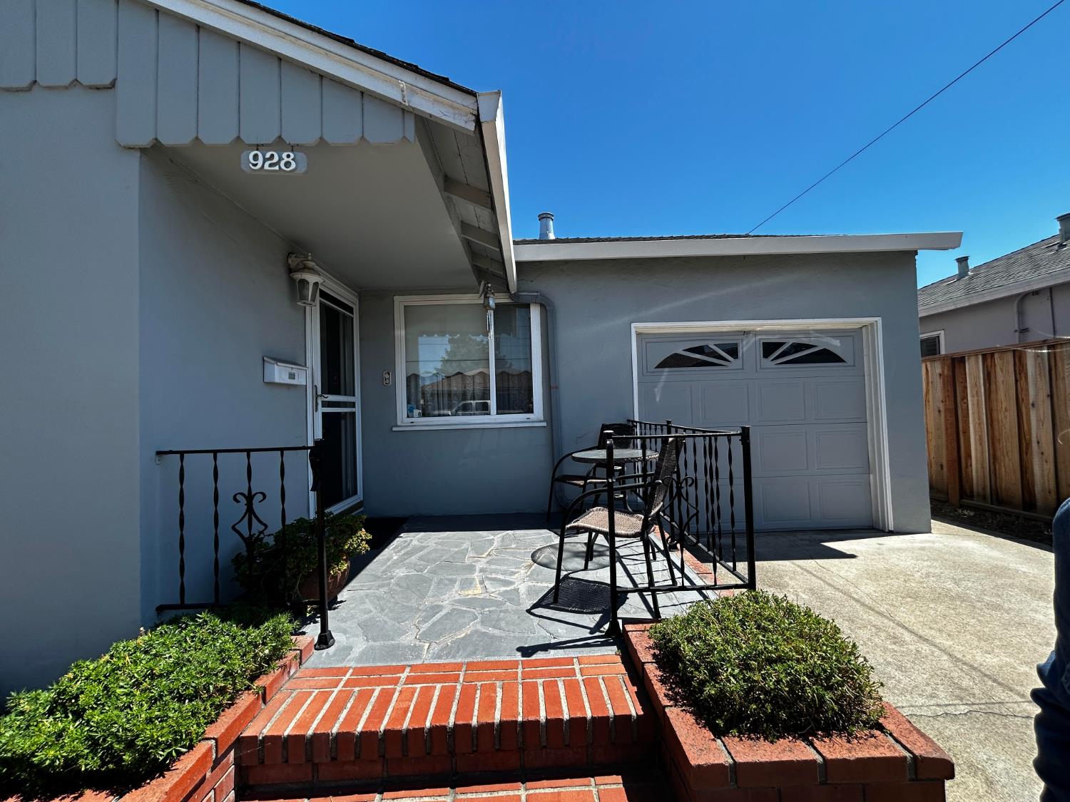 928 Jean Way Hayward, CA 94545 - Photo 5 of 36 a table and chairs in front of a house