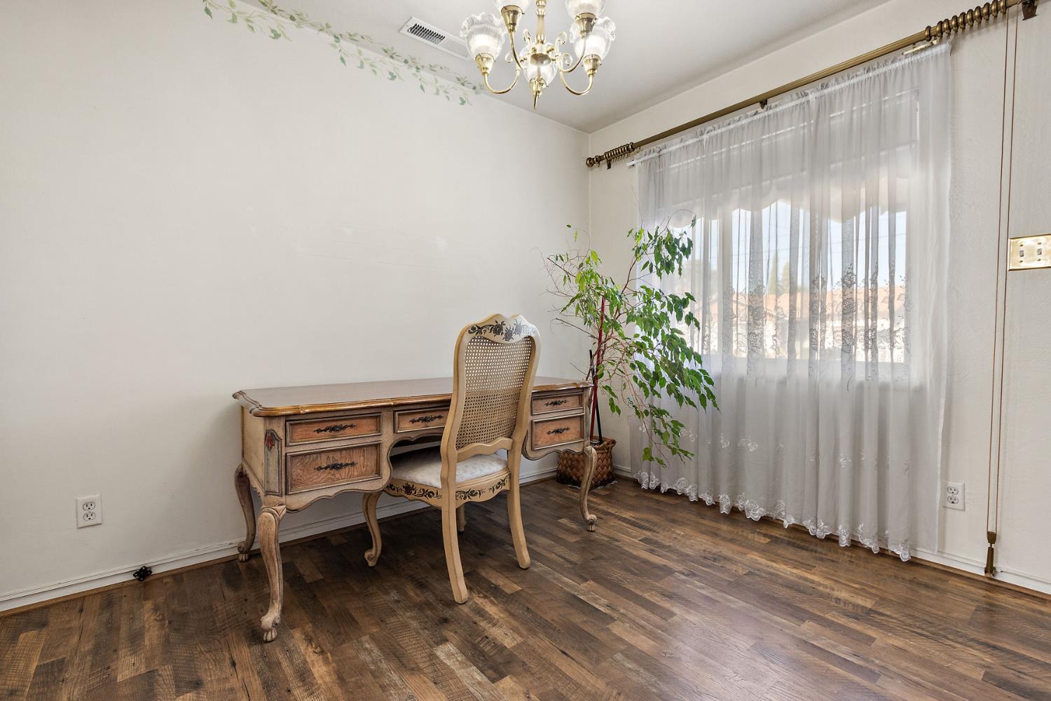 928 Jean Way Hayward, CA 94545 - Photo 10 of 36 a dining room with furniture and window