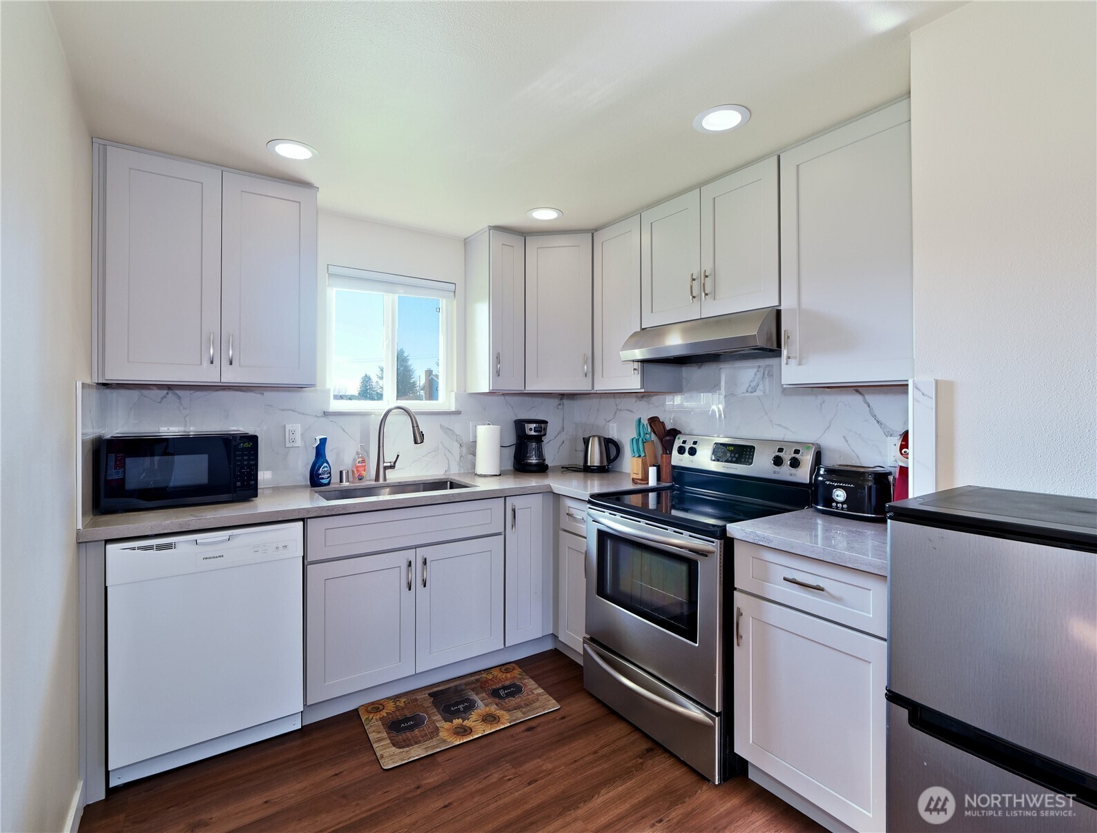 6105 South 124th Street Seattle, WA 98178 - Photo 6 of 25