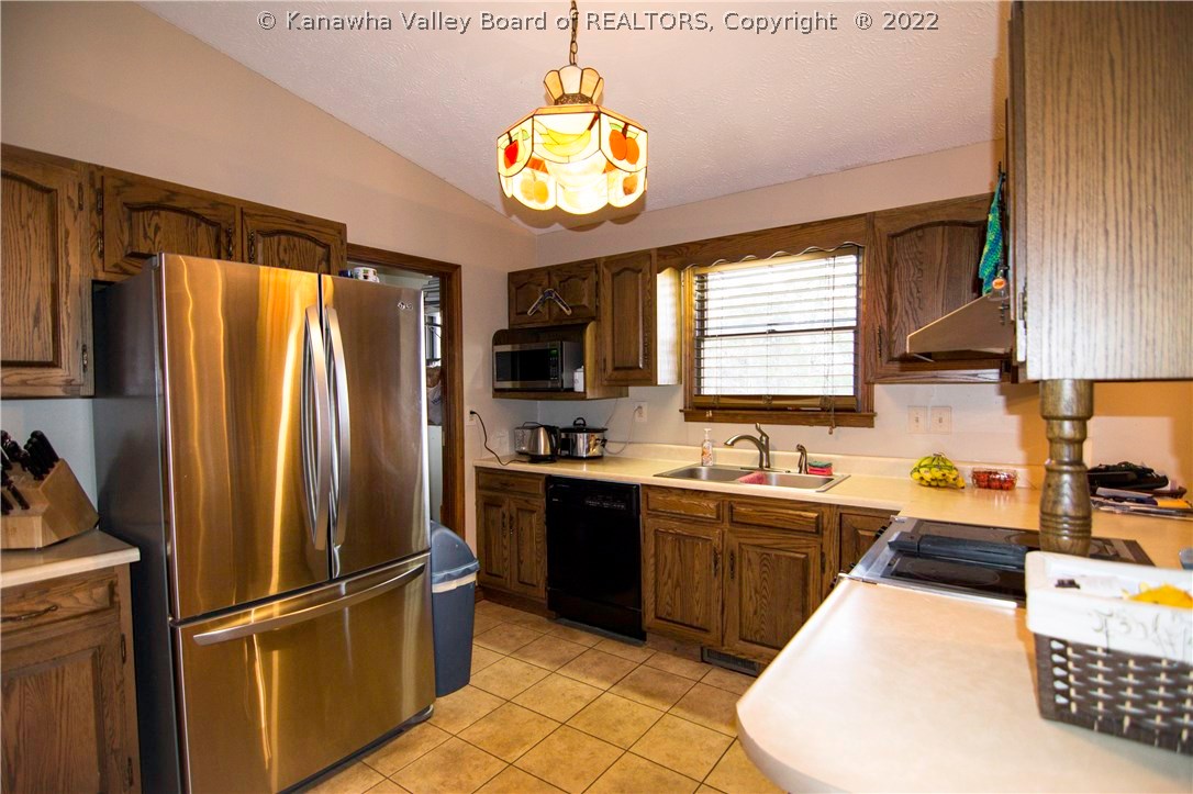 351 Highlawn Drive Ripley, WV 25271 - Photo 3 of 17 Gallery Image 3