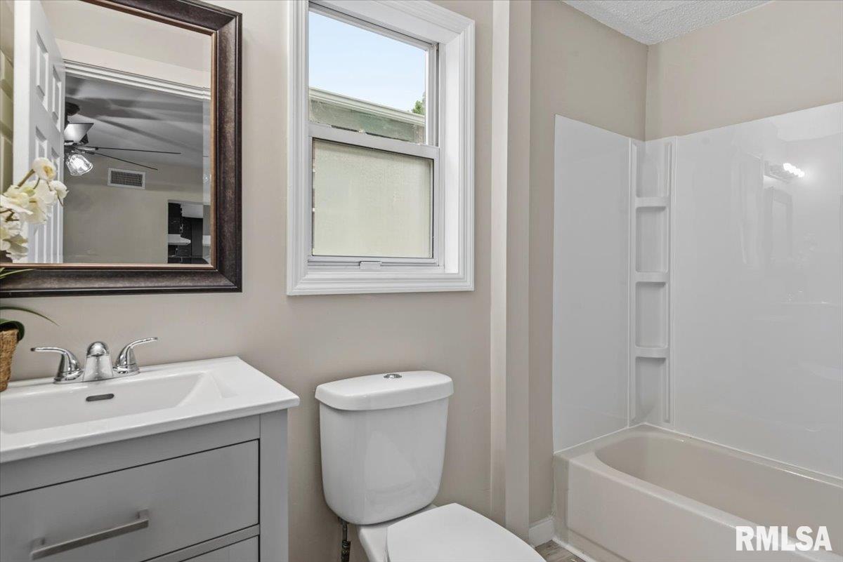2004 South Pasfield Street Springfield, IL 62704 - Photo 16 of 31 Gallery Image 16