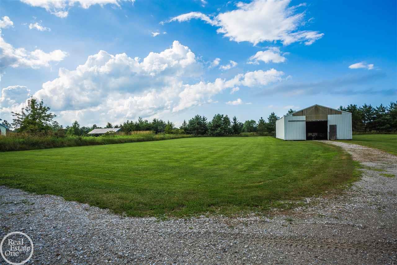 8290 Beard Road Avoca, MI 48006 - Photo 20 of 65 31389249-19.JPG