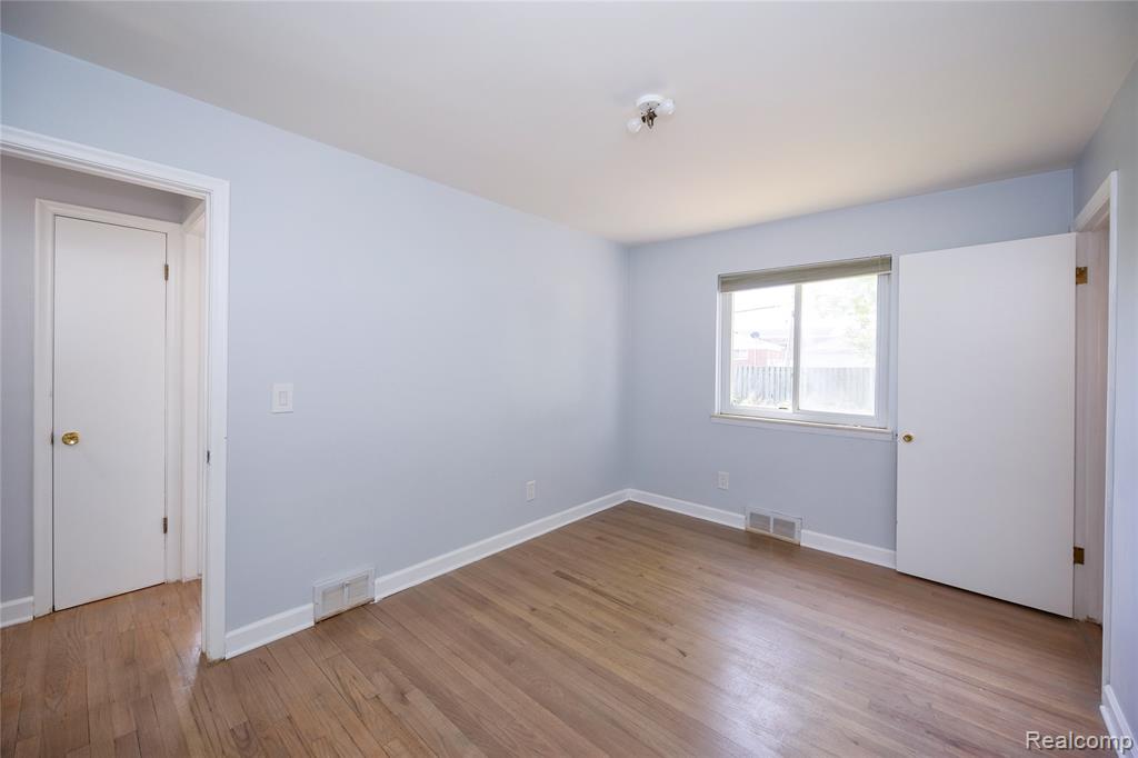 5646 Cambourne Road Dearborn Heights, MI 48127 - Photo 30 of 42