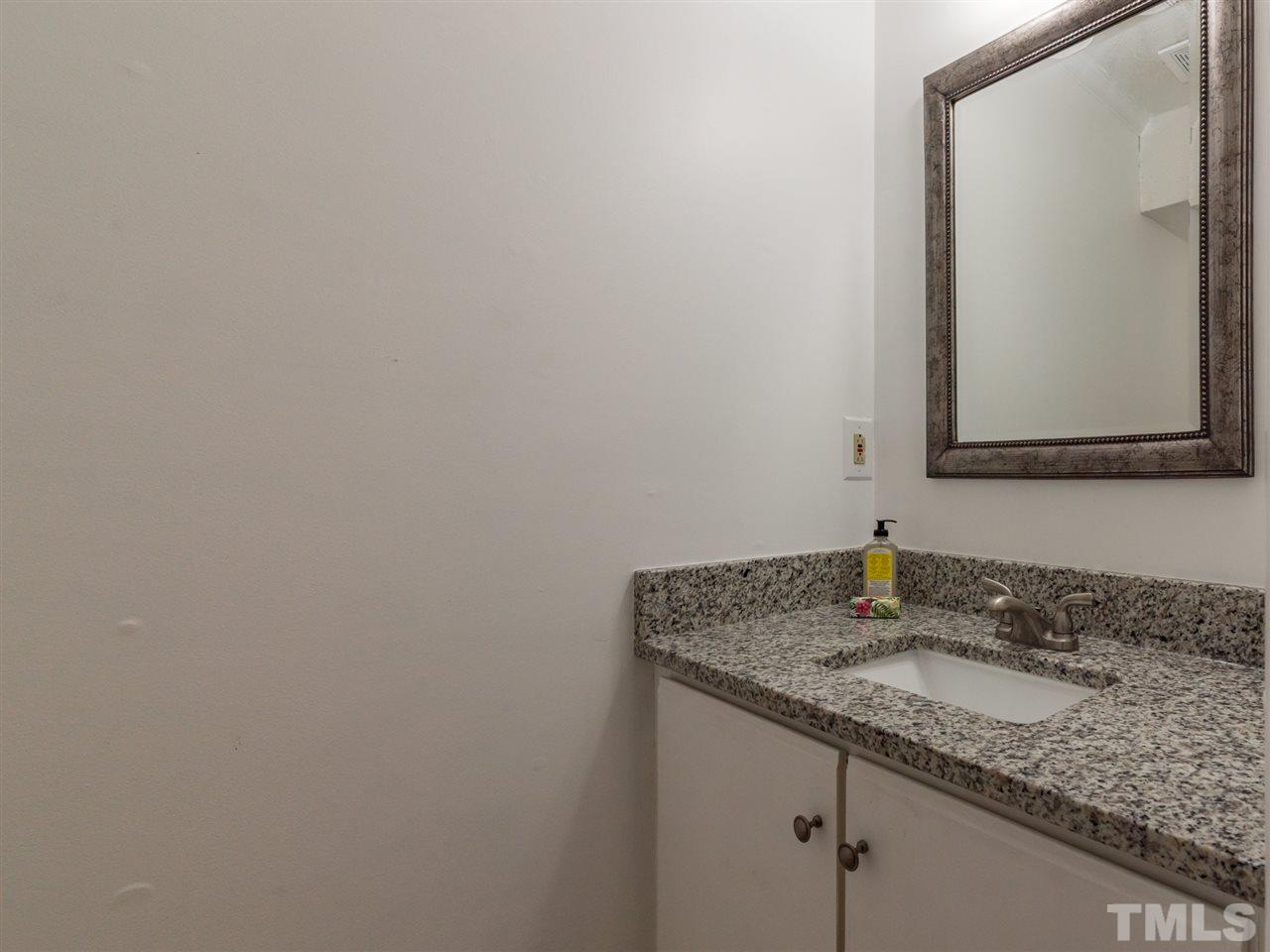 5568 Hamstead Crossing Raleigh, NC 27612 - Photo 5 of 25