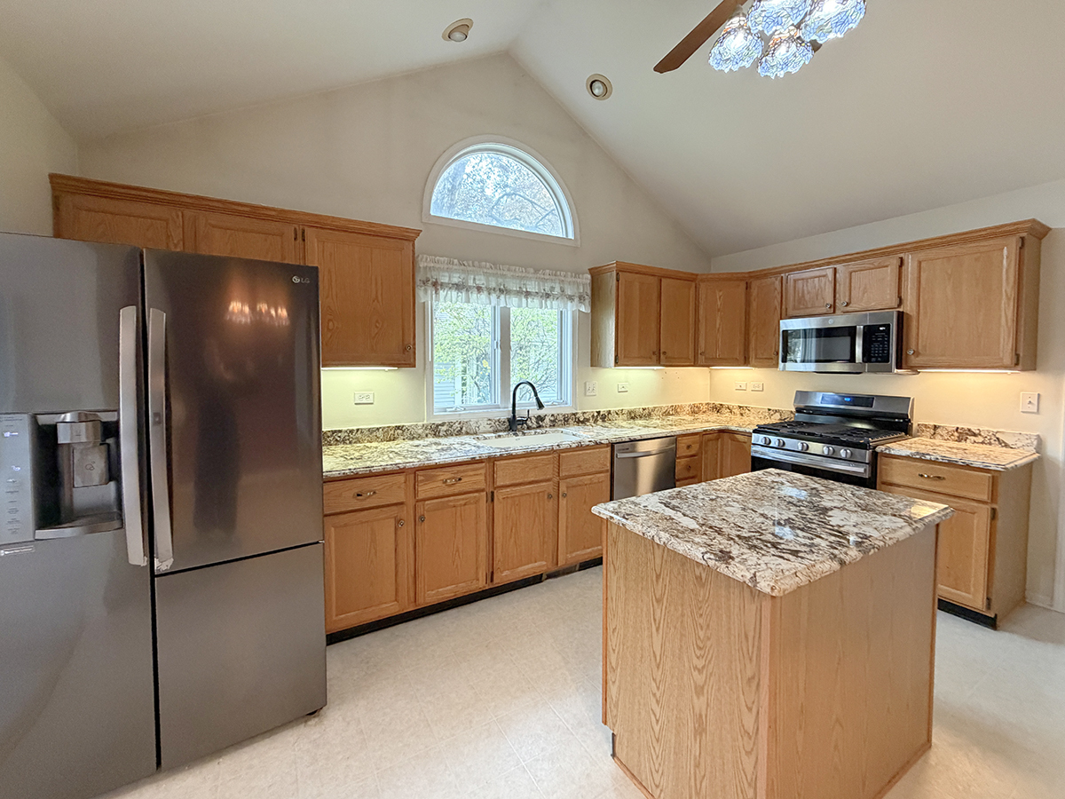 281 Governors Lane, Unit 281 Elgin, IL 60123 - Photo 6 of 21