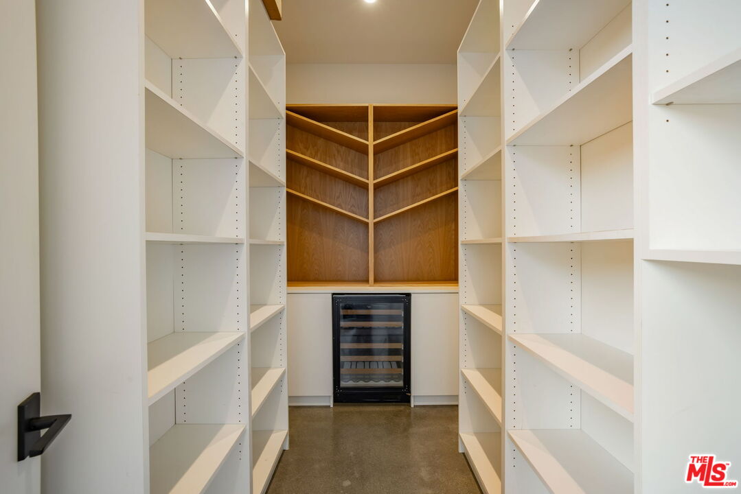 901 Flower Avenue Venice, CA 90291 - Photo 14 of 48 a view of walk in closet with empty racks