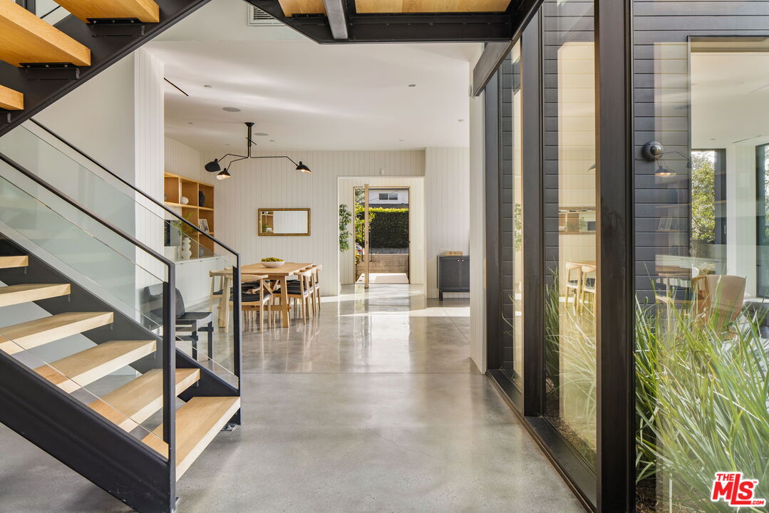 901 Flower Avenue Venice, CA 90291 - Photo 3 of 16 a view of interior of the house