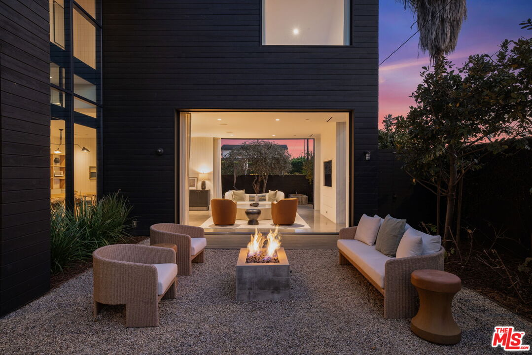 901 Flower Avenue Venice, CA 90291 - Photo 45 of 48