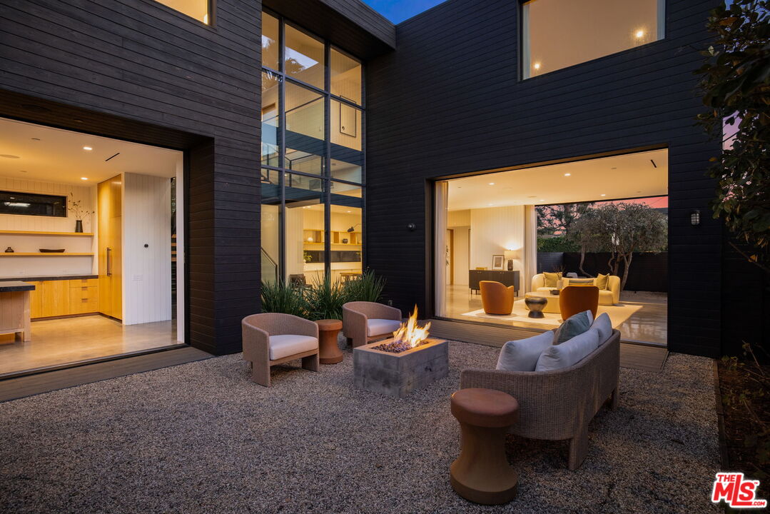 901 Flower Avenue Venice, CA 90291 - Photo 46 of 48