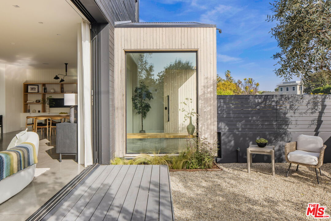 901 Flower Avenue Venice, CA 90291 - Photo 8 of 48 a house view with a outdoor space