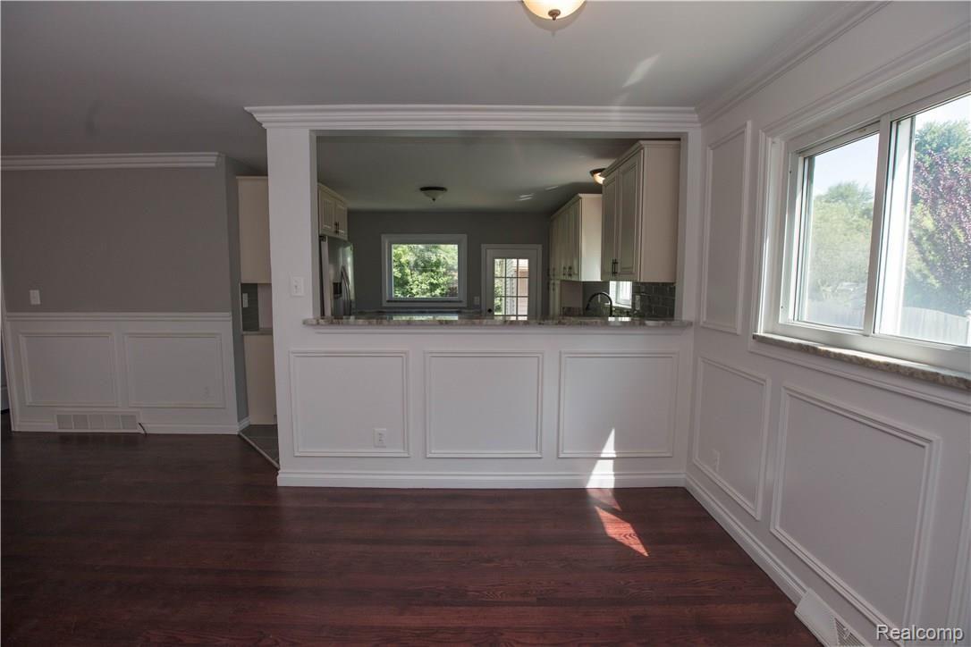 222 Reitman Court Rochester, MI 48307 - Photo 9 of 34 Reitman St (24 of 30).jpg