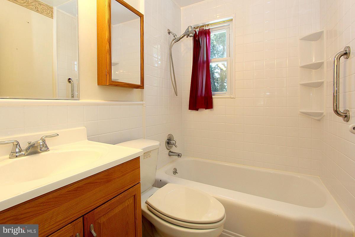 5020 Sargent Road Northeast Washington, DC 20017 - Photo 13 of 21 Bath