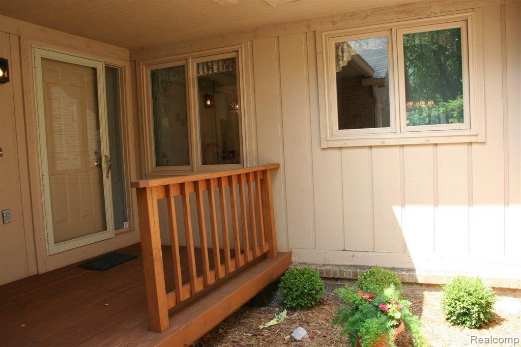 22055 River Ridge Trail, Unit 42 Farmington, MI 48335 - Photo 3 of 25 Front porch!