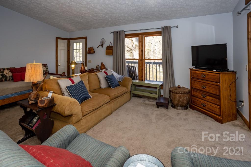 103 Edney Inn Road Hendersonville, NC 28792 - Photo 12 of 36 Gallery Image 12