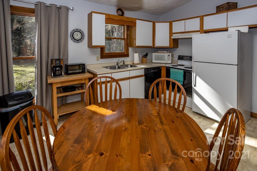 103 Edney Inn Road Hendersonville, NC 28792 - Photo 13 of 36 Gallery Image 13