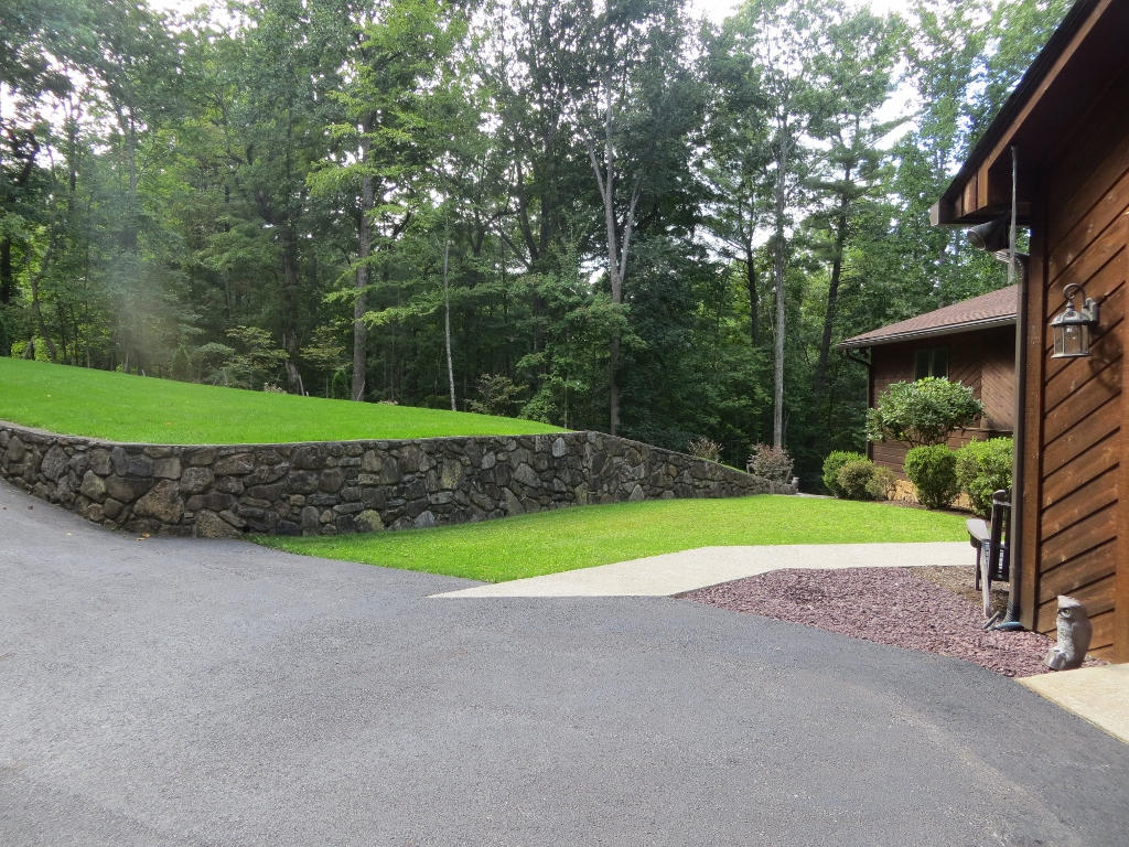 6645 Raintree Road Roanoke, VA 24018 - Photo 11 of 34 BEAUTIFUL STONE WALLS/STEPS