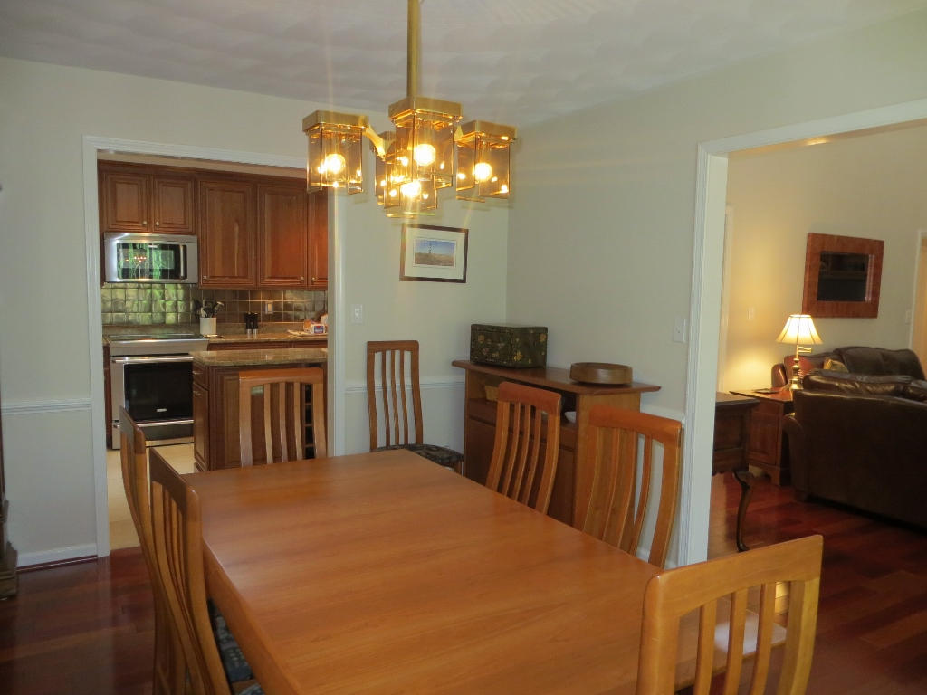 6645 Raintree Road Roanoke, VA 24018 - Photo 16 of 34 VIEW FROM DINING ROOM TO KITCHEN