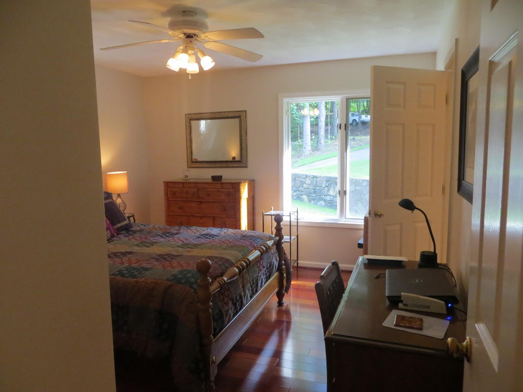 6645 Raintree Road Roanoke, VA 24018 - Photo 20 of 34 1 OF 3 BEDROOMS!