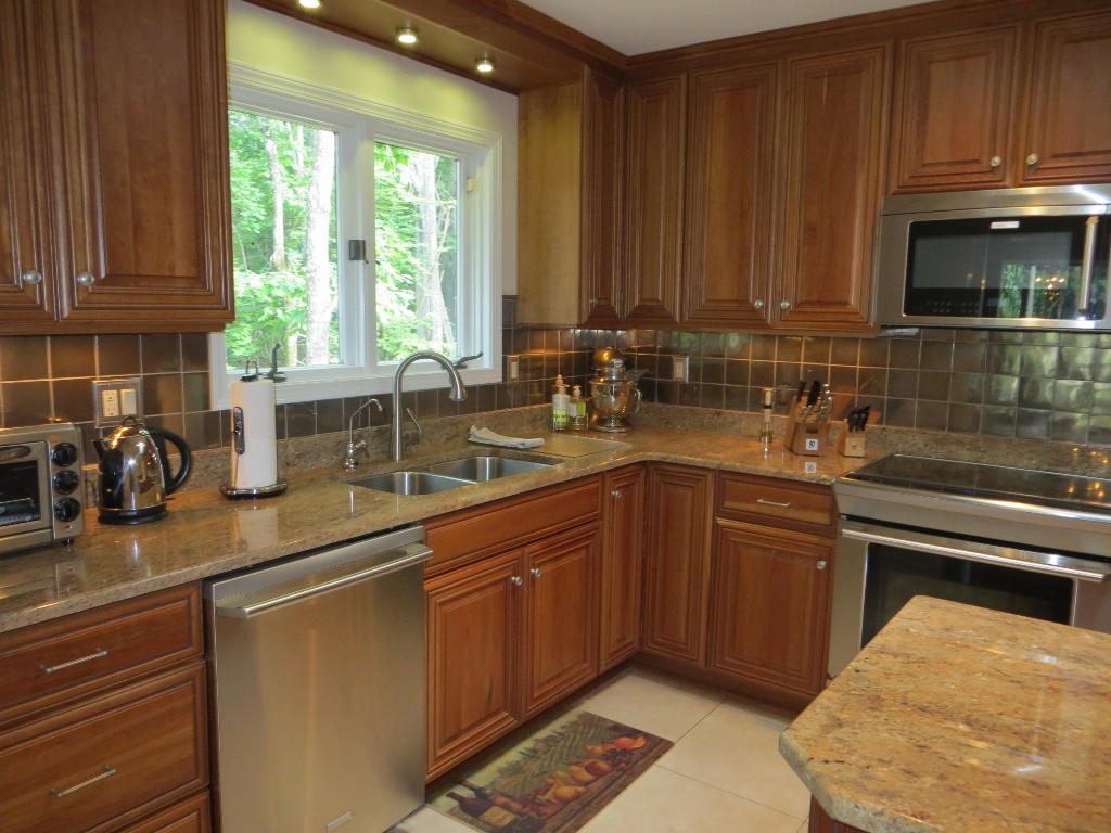 BEAUTIFUL KITCHEN!!
