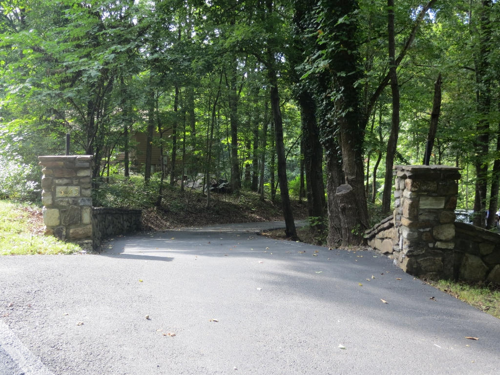 6645 Raintree Road Roanoke, VA 24018 - Photo 8 of 34 WELCOME HOME!