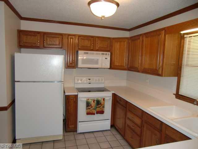 1667 Harper Road Clemmons, NC 27012 - Photo 4 of 11 Kitchen.