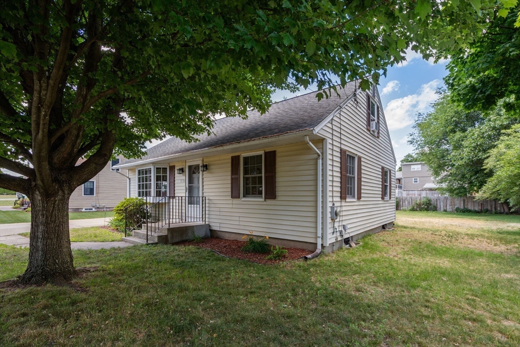 1534 Donohue Road Chicopee, MA 01020 - Photo 27 of 33