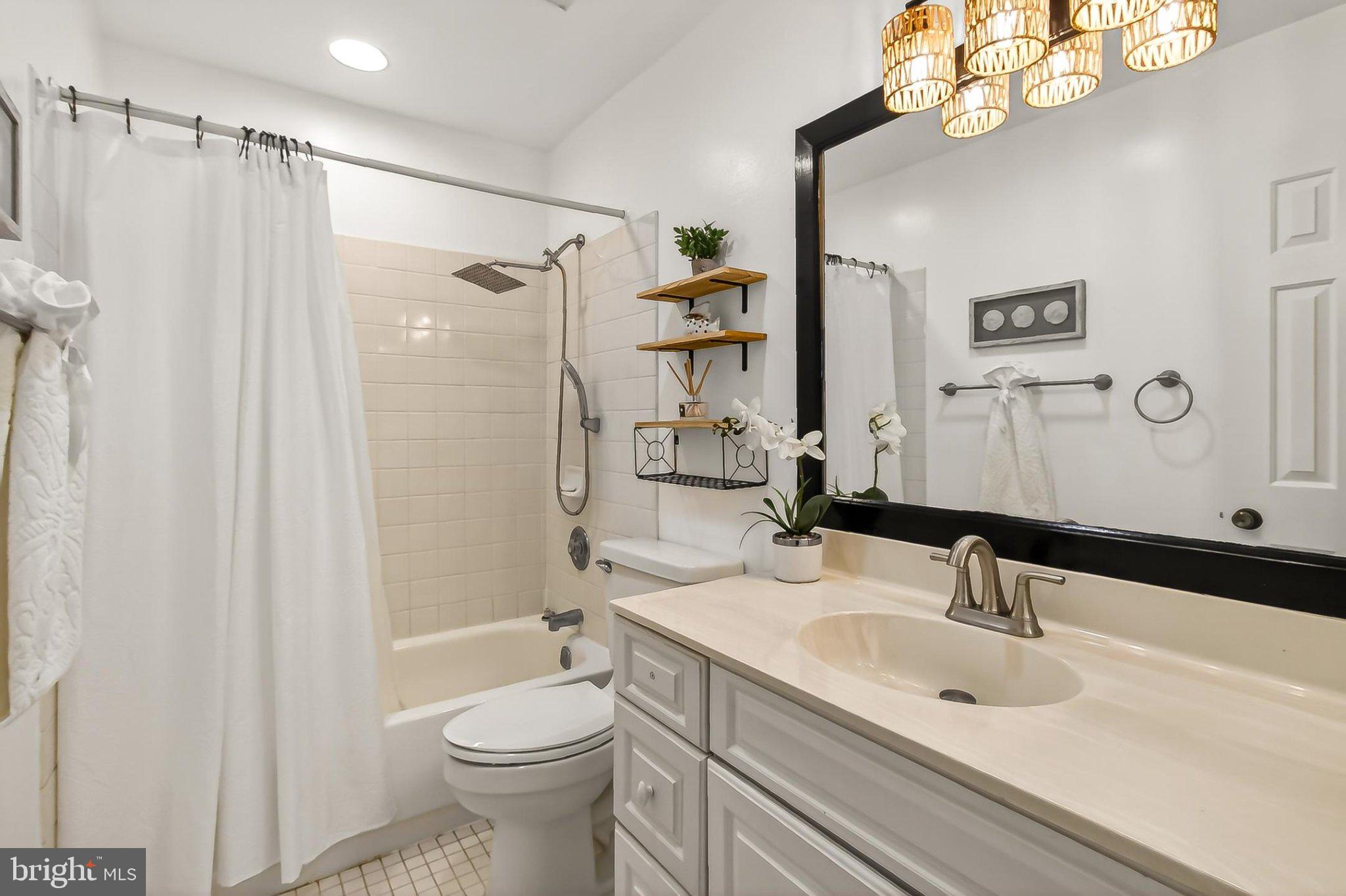 6908 Rochambeau Place Springfield, VA 22153 - Photo 31 of 70 Hall bathroom w/ceramic tile tub/shower surround