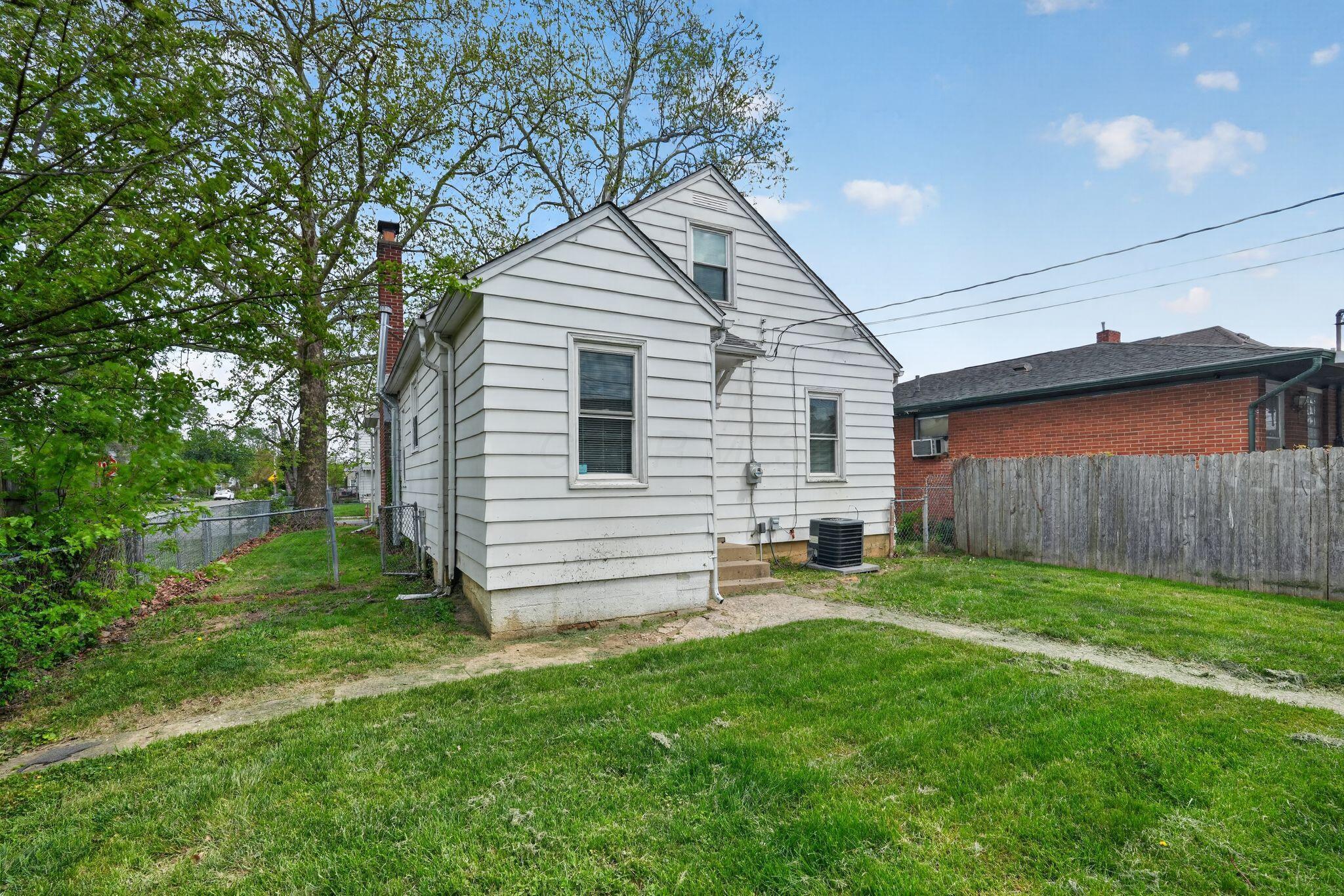 669 South Hampton Road Columbus, OH 43213 - Photo 5 of 28